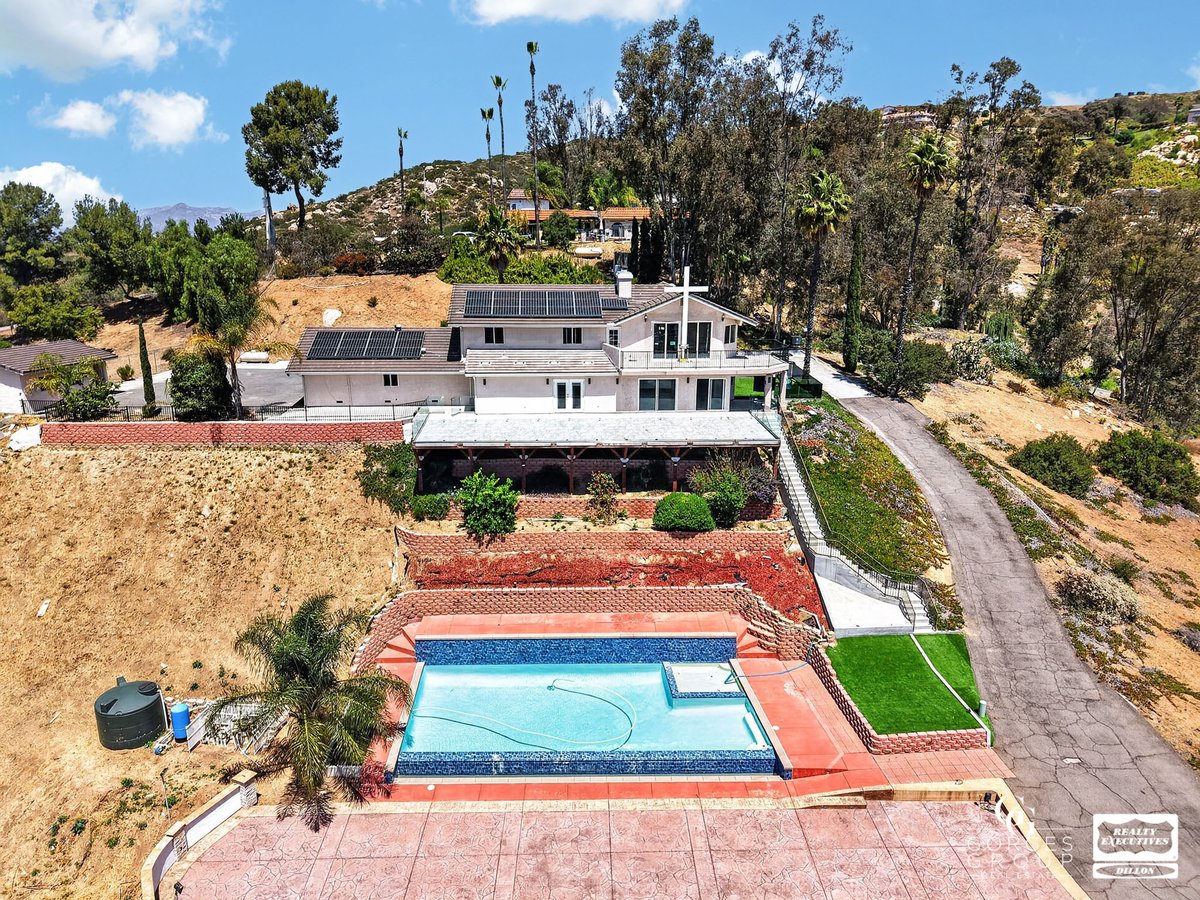 rafigorges's tweet photo. Just 🎉 Listed!

Granite Hills Private Gated Estate!
📍1710 Lotus Lane, El Cajon, CA 92021
📐 6 Bed | 4 Bath | 3,512 Sqft
💲 List Price: $1,950,000

📸 https://t.co/oNhGdiK2ij

𝐑𝐚𝐟𝐢 𝐆𝐨𝐫𝐠𝐞𝐬 
DRE #01703837
@DillonExec https://t.co/i17HT0rtWc
