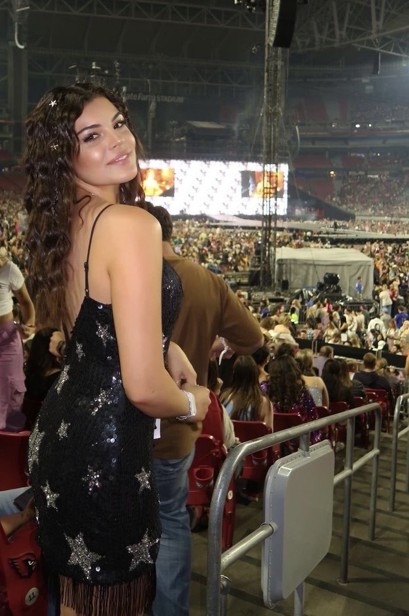 mia assenza giustificata causa concerto 5sos, ci si sente più tardi