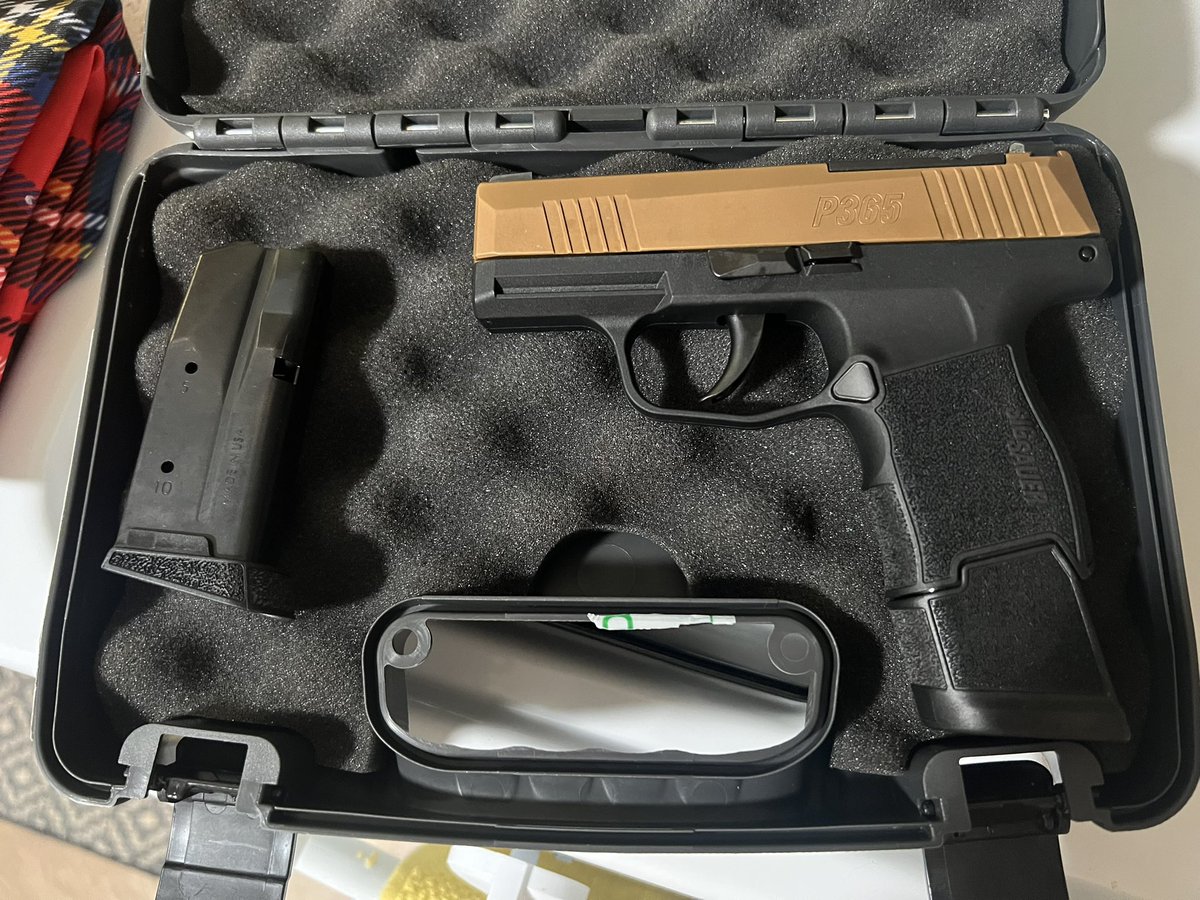 GhostAteMyToast's tweet image. My new friend 🤎🖤

I’m in love 😍😮‍💨🔥 @sigsauerinc 

#SigSauer #Guns #GunNut #P365 #9MM #GunGuru #Pistols #Handguns