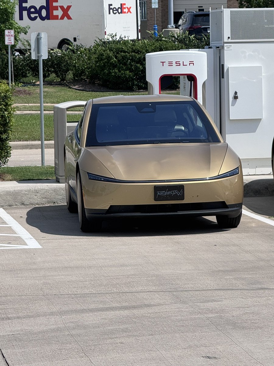 TeslaTravelstx's tweet image. New shinny Cybercabs in Katy TX! 

They look much better!