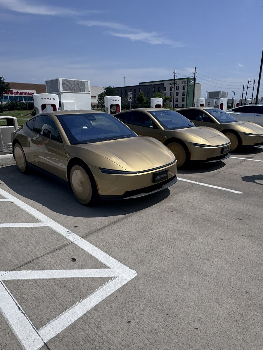 TeslaTravelstx's tweet image. New shinny Cybercabs in Katy TX! 

They look much better!