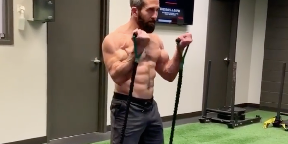 FitnessHacks101's tweet image. Turn your biceps curl into a full-body burner! 💪🔥 Discover how resistance bands can level up your workout and engage more muscles with every rep. Ready to get stronger? Check out the full routine: menshealth.com/fitness/a30382… 

#homeworkout #fullbodyworkout #strengthtraining