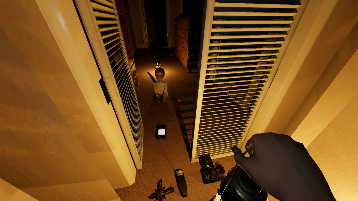 k1870's tweet image. 6 Tanglewood Driveで調査中。
Nansy's Roomがゴーストルームで付近のクローゼットに隠れていたんだけど、聞き覚えの無い干渉音がしたからクローゼットを開けたら目の前に人形がワープしてきていて変な声が出た
#Phasmophobia