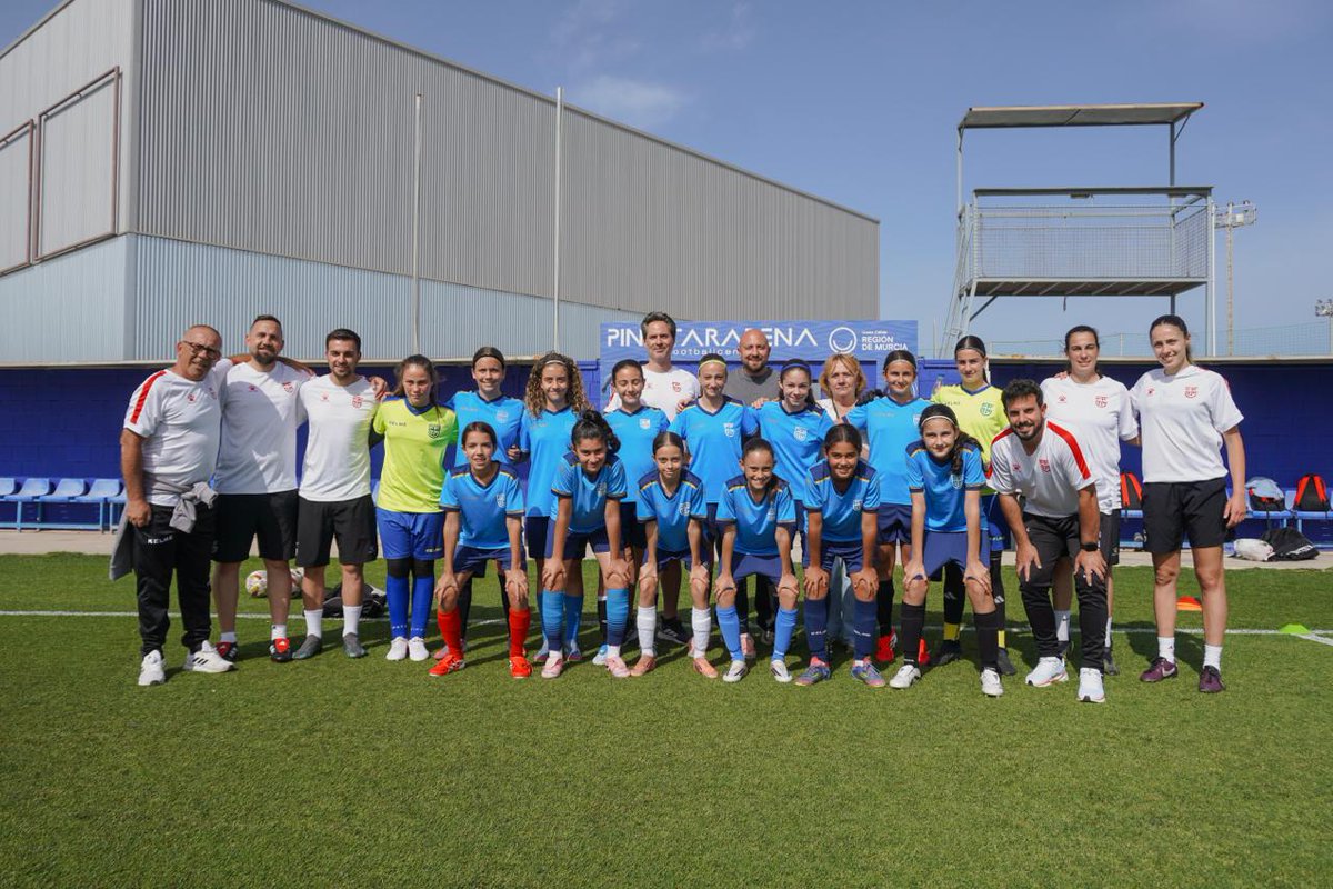 ffrm_se's tweet photo. 💪⚽ | ENTRENAMIENTO EN PINATAR ARENA ✅

👌 Nuestras selecciones Sub-12 masculina y femenina ultiman su puesta a punto en San Pedro del Pinatar. 

🤩 ¡Este jueves viajamos a Benidorm para disputar el Nacional!

🤗 Agradecer a @PinatarArena la cesión de sus instalaciones. #VamosFFRM