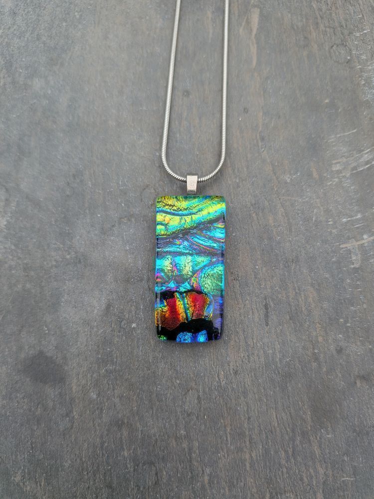 Samphireglass's tweet image. A beautiful new sea inspired dichroic glass necklace. Unique handcrafted glass pendant with rolling green, blue and purple colours. 

#jewellery #giftideas #handcrafted

samphireglass.etsy.com/listing/448664…
