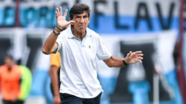 😖MALESTAR EN RACING😖

🇻🇪En Venezuela no hay bidet y estallaron las internas.🇻🇪

✋"Me tengo que limpiar con esta mano", dijo Gustavo Costas y la mostraba (foto ilustrativa)

🤡"El viejo no puede con la otra porque tiene el codo doblado", bromeó Santiago Solari.

🥙Como si fuera