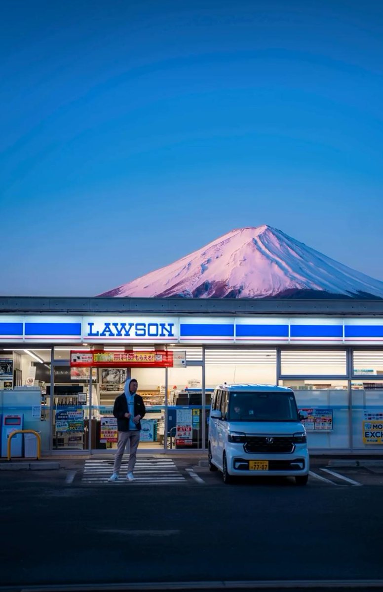 Доширак + Добрый кола с таким видом

На Кубани нашли аналог знаменитого Lawson, на фоне которого видно Фудзи — «Пятёрочку» возле хребта Аибга. Он расположен недалеко от Красной Поляны.