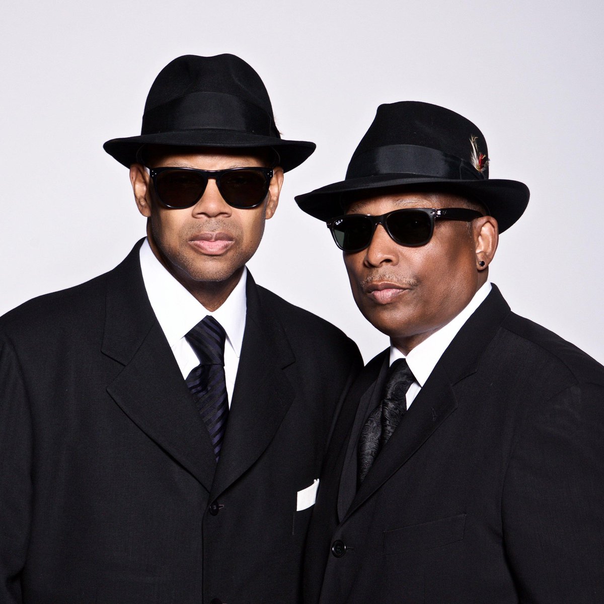 rnbmusic's tweet photo. The New York Times unveils an unranked list of the 30 greatest living American songwriters, featuring names like ✨:

- Missy Elliott
- Mariah Carey
- The-Dream
- Babyface
- Stevie Wonder
- Nile Rodgers
- Jimmy Jam &amp; Terry Lewis
- Smokey Robinson
- Lionel Richie
- Valerie Simpson https://t.co/VFORZKUWnD