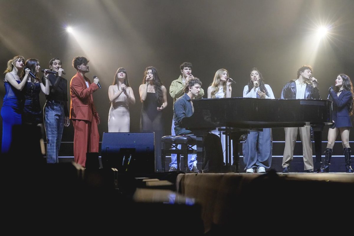 casanistas_'s tweet image. 📸 | Publicación de @OT_Oficial. 

«Intentamos avanzar, pero nuestra mente sigue aquí… 💭💙 Queremos MAAAAÁS #GiraOT2025 🎤
📷 @proactiv_es»

@Lucia_Casani #Bilbao 
#ACoruña #LucíaCasani28A 

👉🏼instagram.com/p/DXrik-rinRh/…