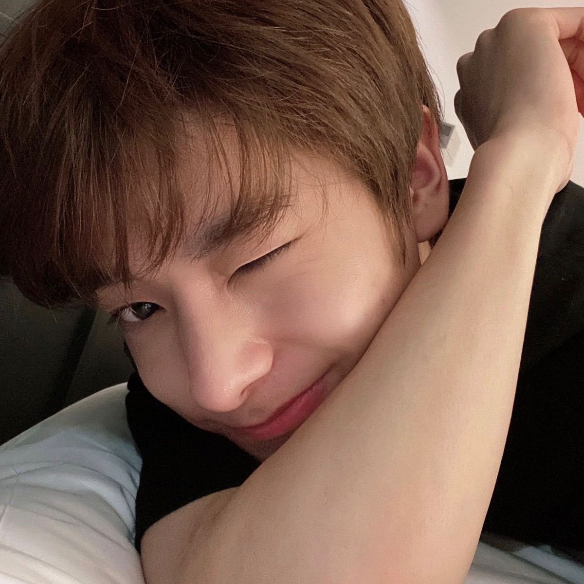 lcvywon's tweet photo. i think I DO have a TYPE https://t.co/RwYTGTFRFF