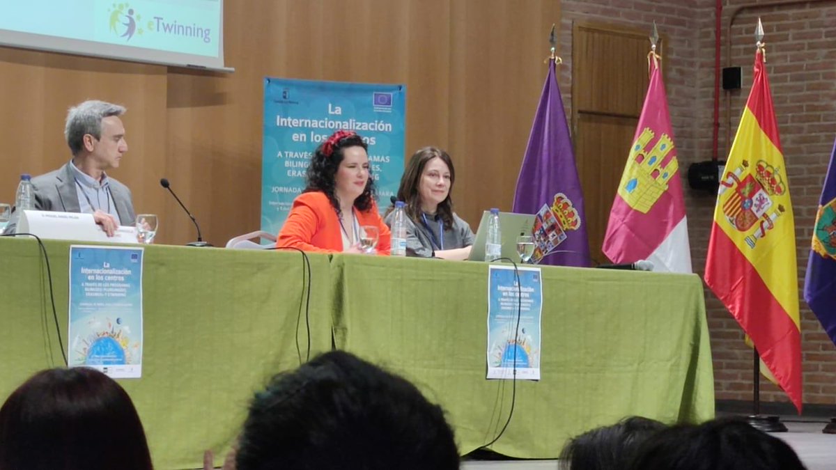 RaquelSRUclm's tweet photo. Delighted to have presented a plenary session on the TPACK for bilingual education teachers and two conference sessions on PTDL (Pluriliteracies Teaching for Deeper Learning). See you soon 🤗
#uclm #facultaddeeducacionalbacete #tpack #ptdl #bilingualeducation https://t.co/7z0L9GoQJH