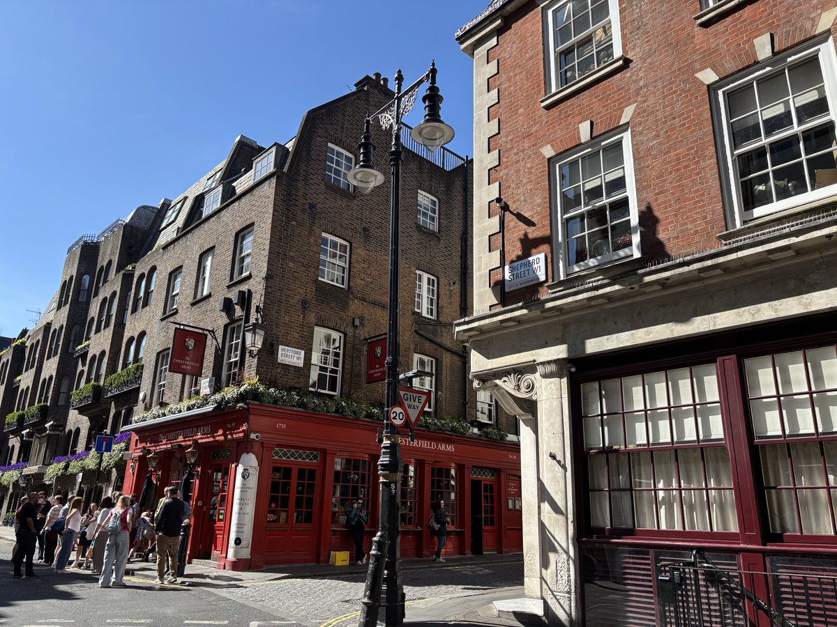 9hertfordstreet's tweet image. The best weather to explore our beautiful area of London! ☀️

#mayfair #visitlondon #londonstay #londonbreak #citybreak