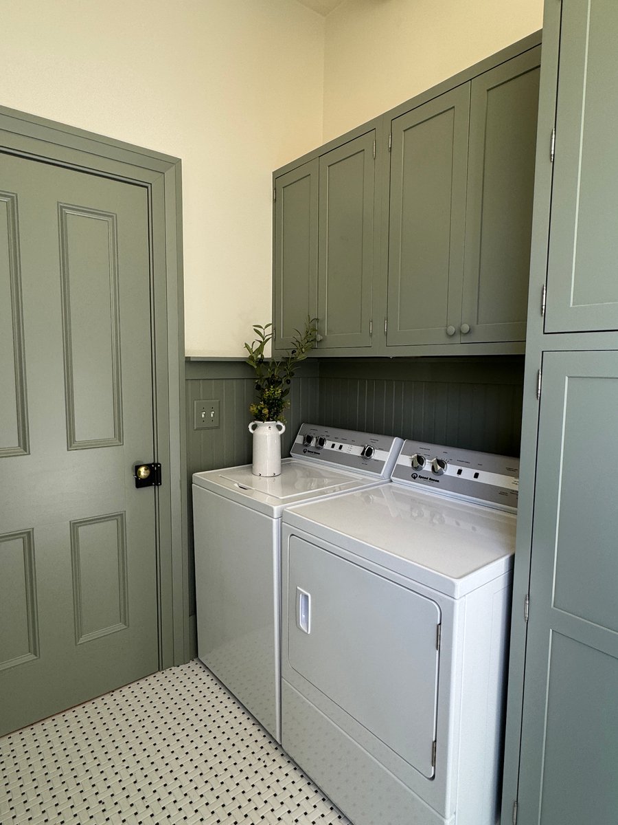 dreammakerga's tweet photo. In this separated bathroom and laundry area, we created a more functional layout by relocating the laundry area, and revitalized the space with a walk-in shower and a refreshed color palette.
If you've been thinking about updating your bathroom, start a conversation today! https://t.co/Hb4K485lnk