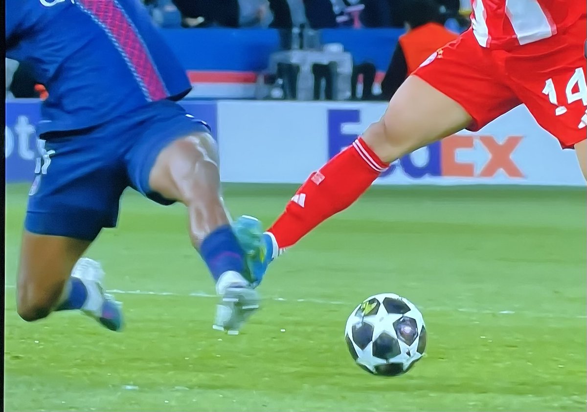 Duncan Castles tweet media