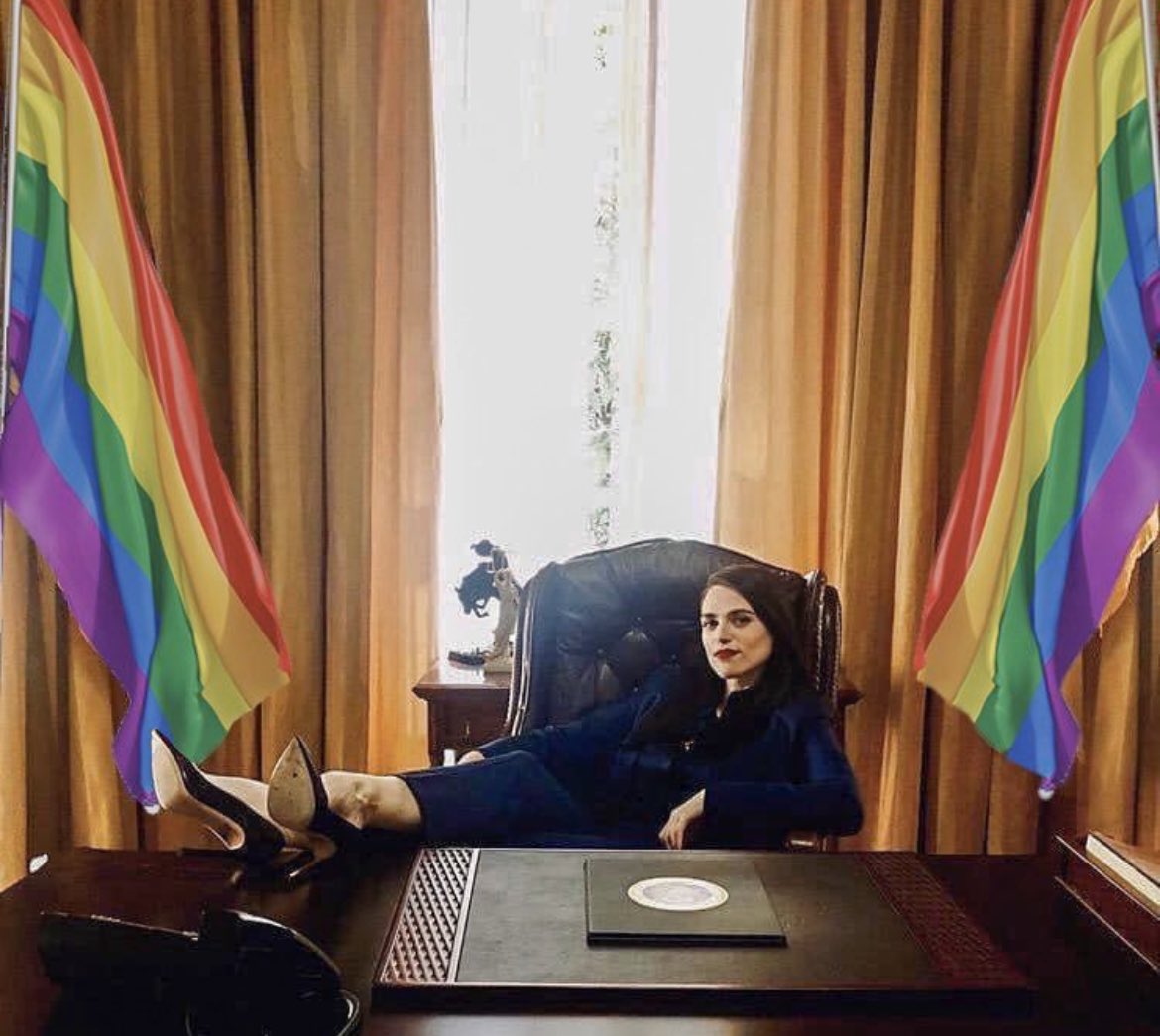 lovingxwomen's tweet photo. goodnight, the office is closing for today https://t.co/D3GL0OCBcT