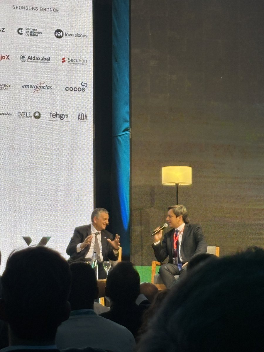 MgYaninaslojo's tweet image. Arranca la exposición de @HoracioMarin_ok en @ExpoEFI y ya da el primer dato importante:

✅ Exportaciones del sector para 2031 superiores a los USD 30.000 millones pero con estimaciones superiores. ⛽️⛽️

#economia #exportacion #energia #combustible