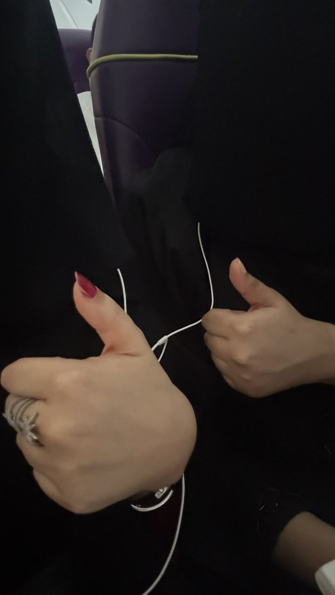 𝑅𝑜𝑎𝑎 tweet media