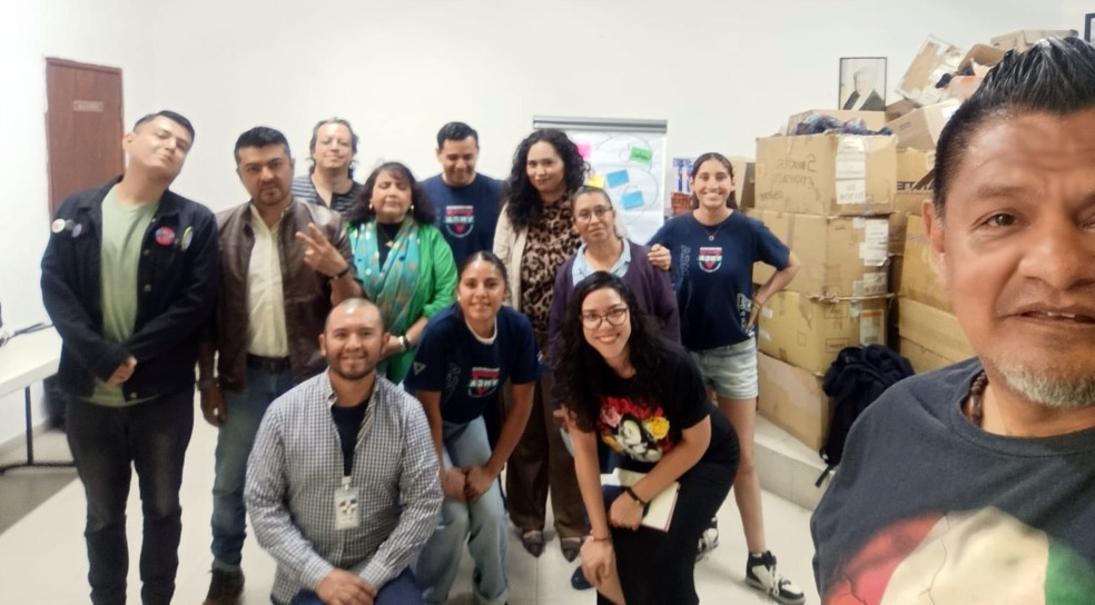 JLE_IAP's tweet photo. Nos complace compartir que en nuestras instalaciones recibimos el Taller JLE: Filosofía Organizacional, conformado por tres sesiones enfocadas en fortalecer aspectos clave como la comunicación, el clima laboral, los espacios de convivencia y el aprovechamiento del tiempo libre.

Este taller fue impartido por alumnos de la Universidad YMCA como parte de sus prácticas profesionales, a quienes agradecemos profundamente su compromiso, entusiasmo y valiosa aportación.

De manera especial, expresamos nuestro agradecimiento a la Mtra. Alejandra Valderrama Ramírez por su acompañamiento y dedicación en este proceso.

¡Gracias por sumar al fortalecimiento de nuestra comunidad! 💙