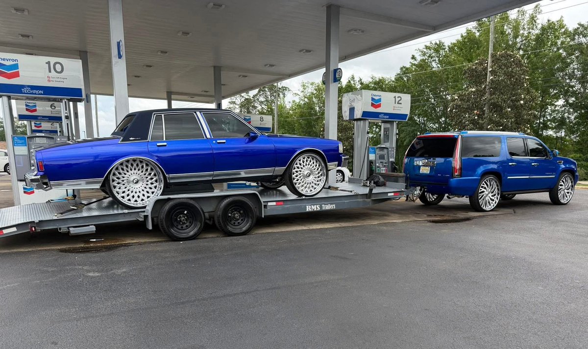 Gyattttt...

88 Brougham Caprice on 28s
3rd Gen ESV on 30s pulling it