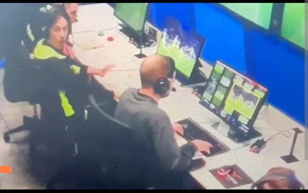 SOLO DUE COSE SI POSSONO DIRE

MAGHI INDOVINI, è inutile supporre cosa ci sia in atti che nessuno ha visto. Ancora più che inutile, è stupido.
L'unica cosa che abbiamo è l'esposto di Rocca, un video che ne dimostra la fondatezza e le testimonianze di alcuni arbitri rese a mezzo