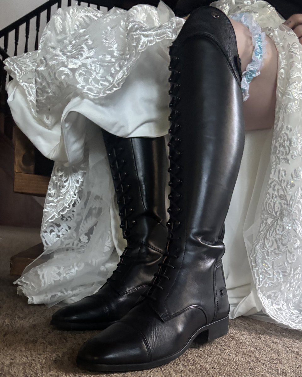 Velvet Hooves tweet media