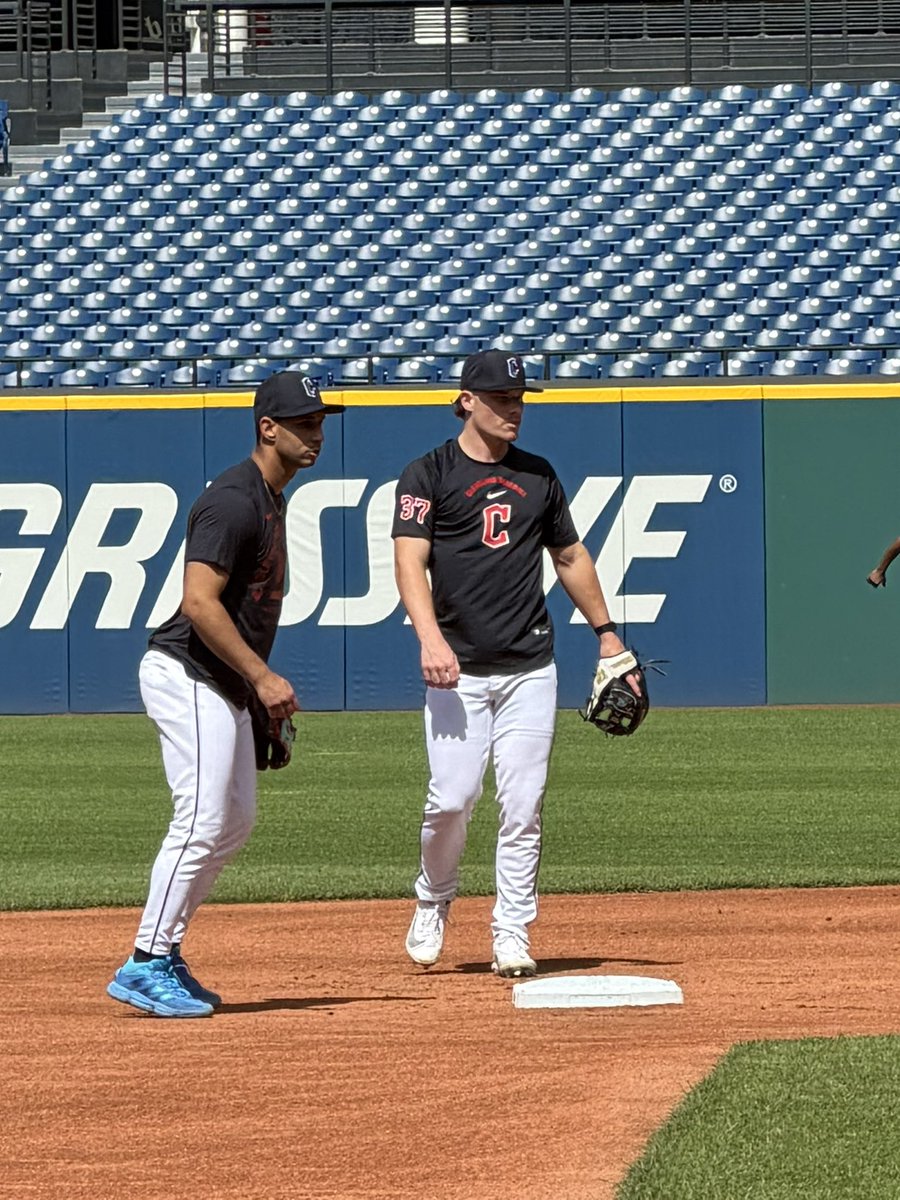 CracasCade's tweet image. The #Guardians’ middle infielders. 

Bazzana x Rocchio

#GuardsBall