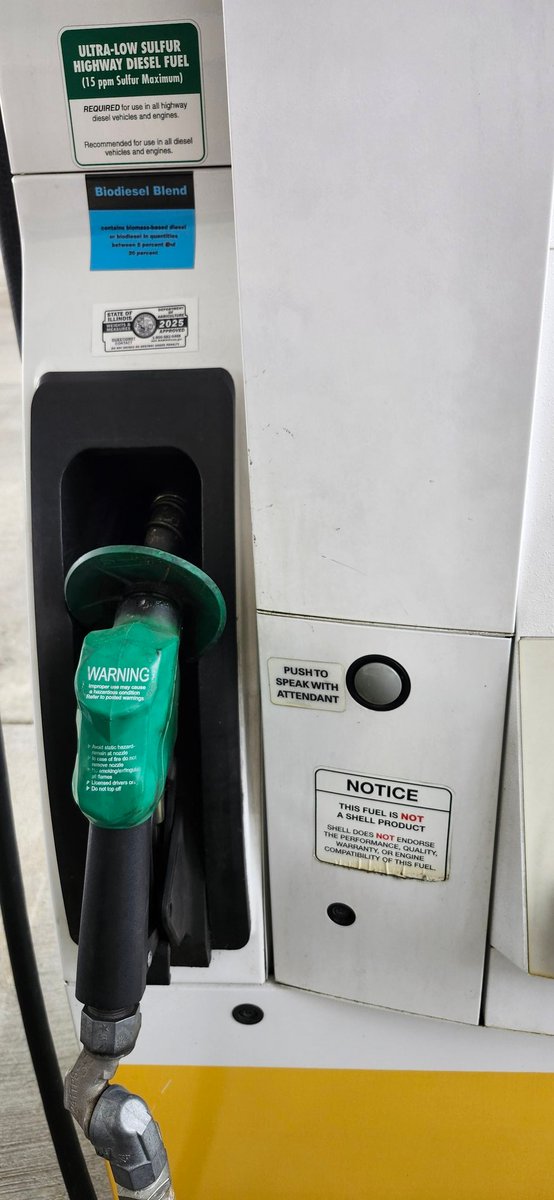 GlennCapone's tweet photo. That's the last time I stop at Shell to fill up. WTH @shelloilcorp ? I buy name brand fuel because my diesel engine is a valuable asset to me. https://t.co/U4RlpcFQut