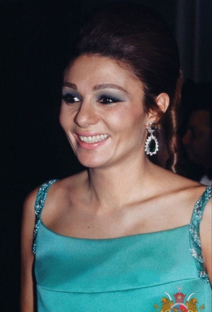 Queen Farah's lover tweet media