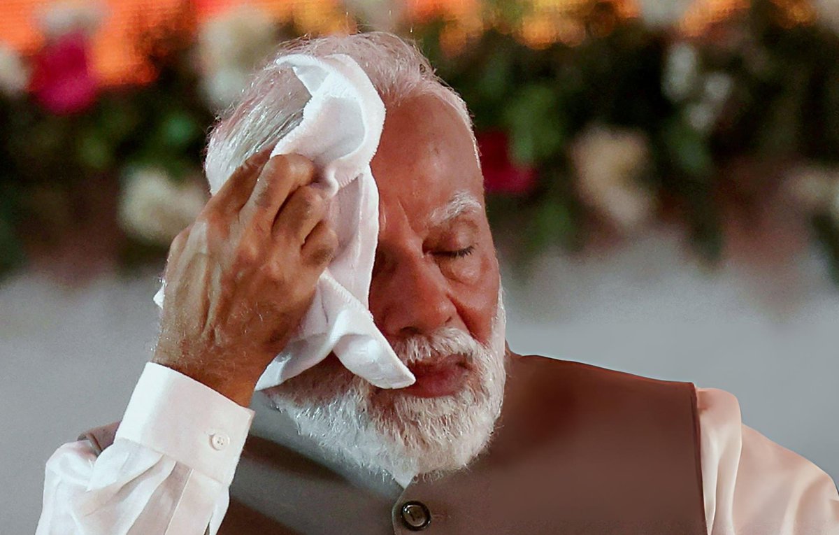 dauntless_ops's tweet photo. even the priest king can't survive  varanasi heat. https://t.co/8m5vCF3Un5