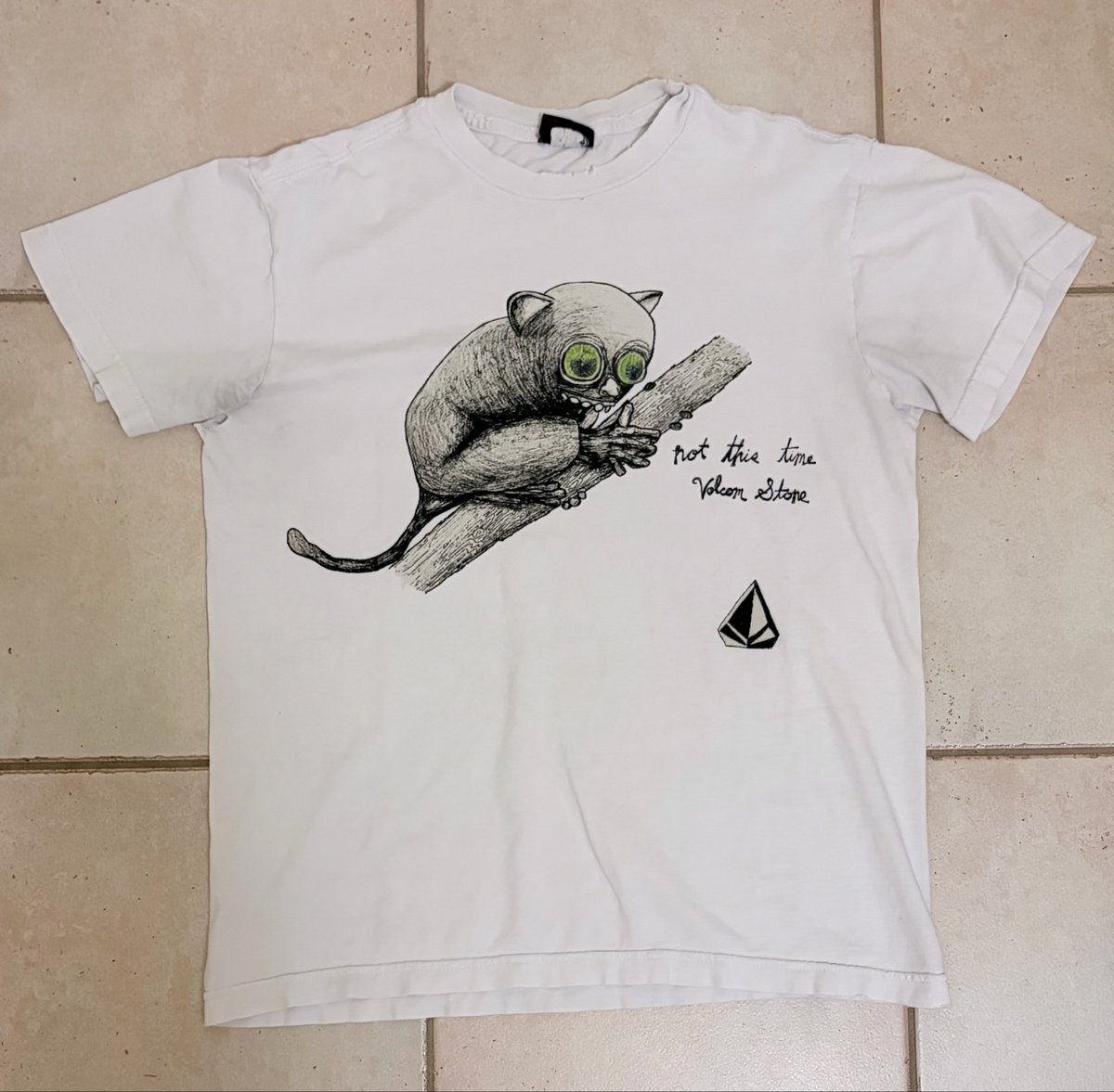 AyeAyeShirt's tweet image. Day 3 of finding everyone who owns the Volcom Aye-Aye shirt.

This shirt is too weird to be this rare.

If you’ve got it, prove it.
If you’ve seen it, expose them.

We’re still hunting.

#Volcom #StreetwearFinds #HiddenGems #SkateStyle
