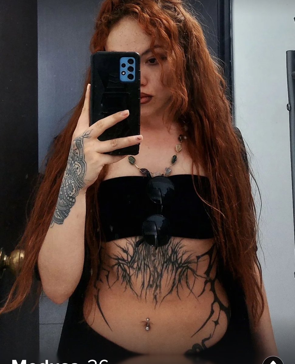 BowTiedPassport tweet media