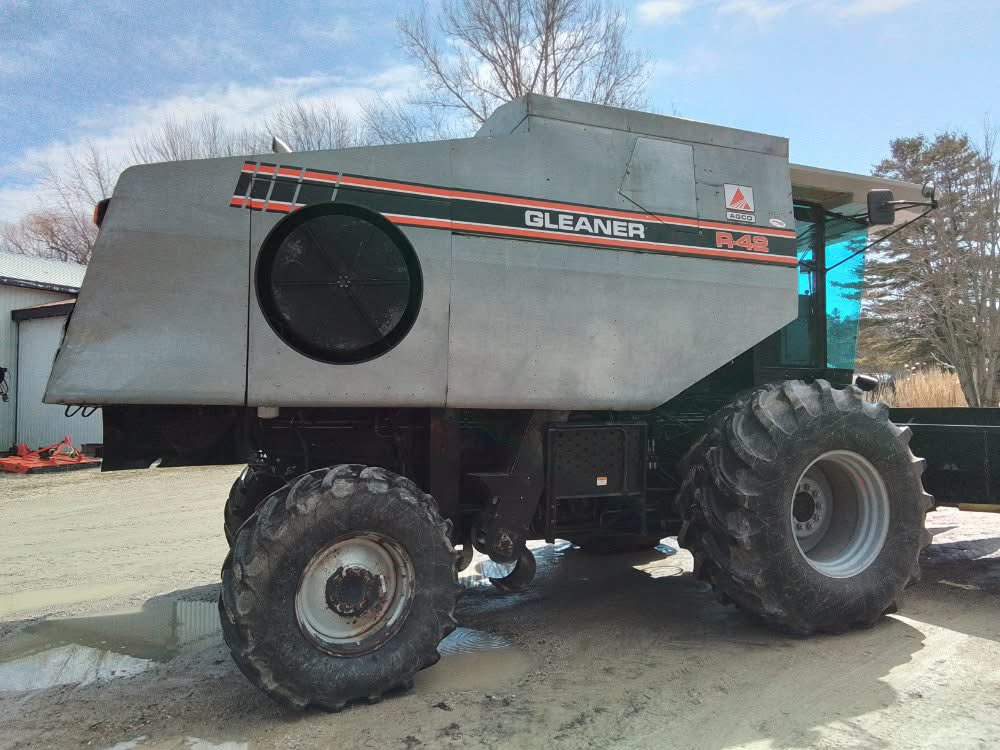 ConnectEquip's tweet photo. Looking for a dependable 4WD combine that won't break the bank? This 1996 Gleaner R42 just hit the lot! ⬇ With 3,155 separator hours and a solid 185 HP Cummins under the hood. It’s field-ready—are you? Check out the photos  swipe for more photos! 👇 #FarmEquipment #farmequipment https://t.co/mMB28P9Tha