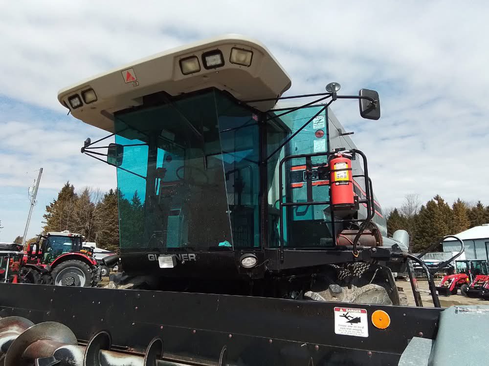 ConnectEquip's tweet photo. Looking for a dependable 4WD combine that won't break the bank? This 1996 Gleaner R42 just hit the lot! ⬇ With 3,155 separator hours and a solid 185 HP Cummins under the hood. It’s field-ready—are you? Check out the photos  swipe for more photos! 👇 #FarmEquipment #farmequipment https://t.co/mMB28P9Tha