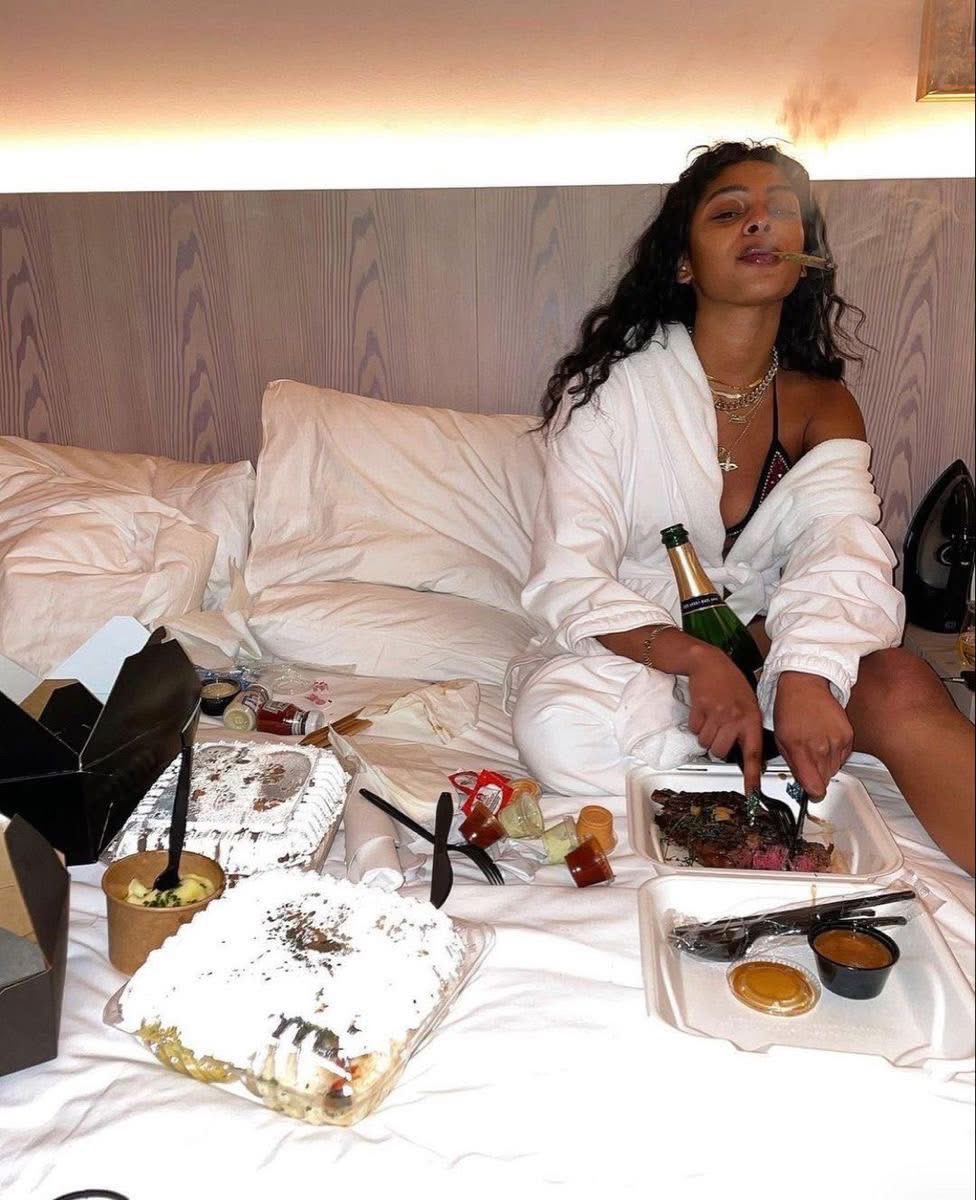 POV: you booked a room, ordered room service, and disappeared on purpose 🧖🏽‍♀️🫧🥂📵