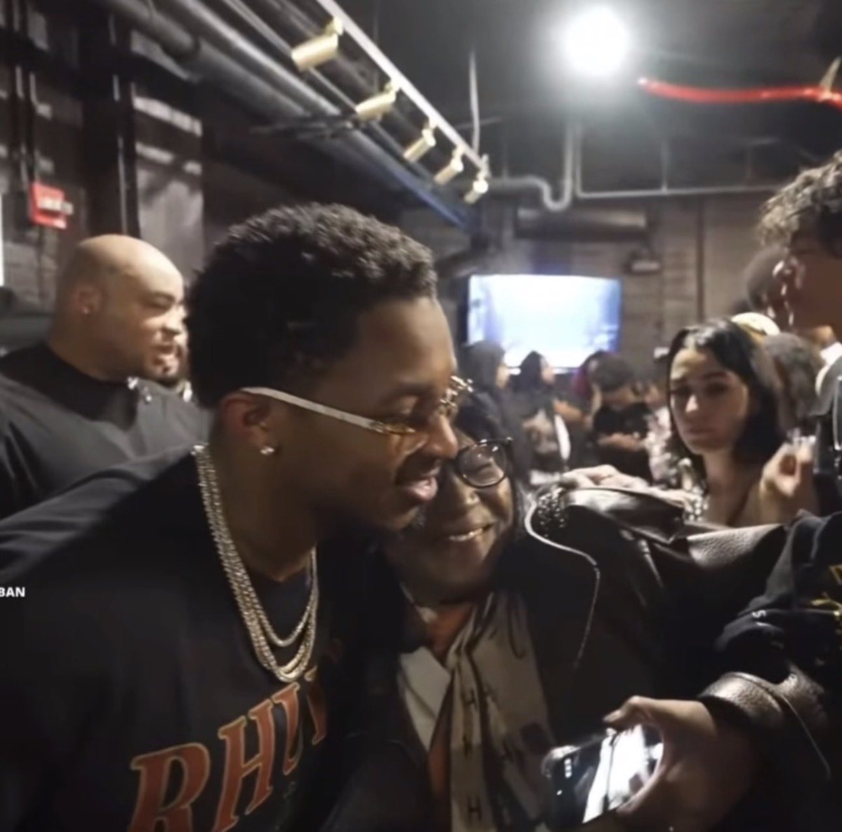 keep scrolling FN tweet media