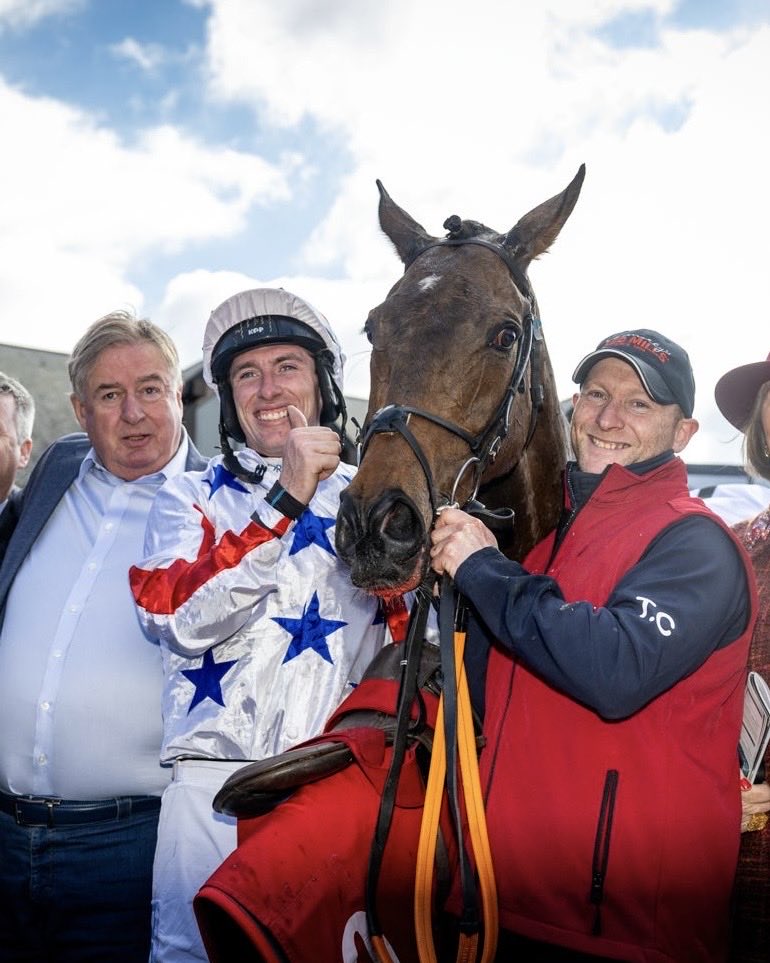 HRIRacing's tweet photo. Western Fold lands the G1 Dooley Insurance Group Novice Chase 🏆

A timely result for Jack Kennedy and Gordon Elliott in the race to finish as Champion Jockey and Trainer 📈

#RacingRunsInUs https://t.co/gNJriBUG6e