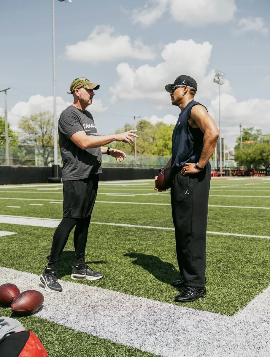 thomasrp93's tweet image. Still find it so hilarious they made a Jalen Hurts hit piece calling him uncoachable.

... And about a week later Hurts was working out WITH THE SAME QB COACH AS LAST YEAR 🤣

#Eagles