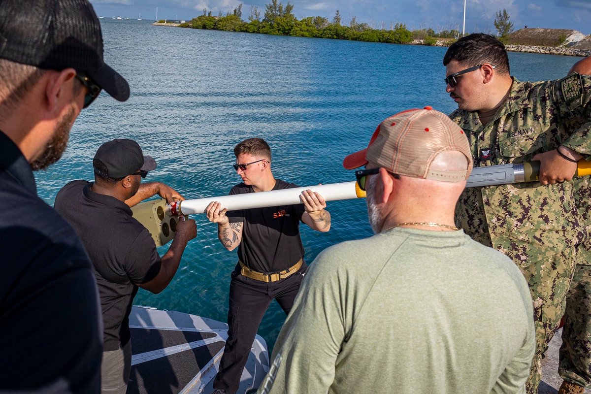 SA_Defensa's tweet image. 📍Key West, #UnitedStates (🇺🇸)

Utilizing lessons learned during Operation Southern Spear, the @USNavy held exercise #FLEX2026, a coordinated unmanned-manned exercise blending UAV, USV, and manned units against surface and air targets.

📸: USN