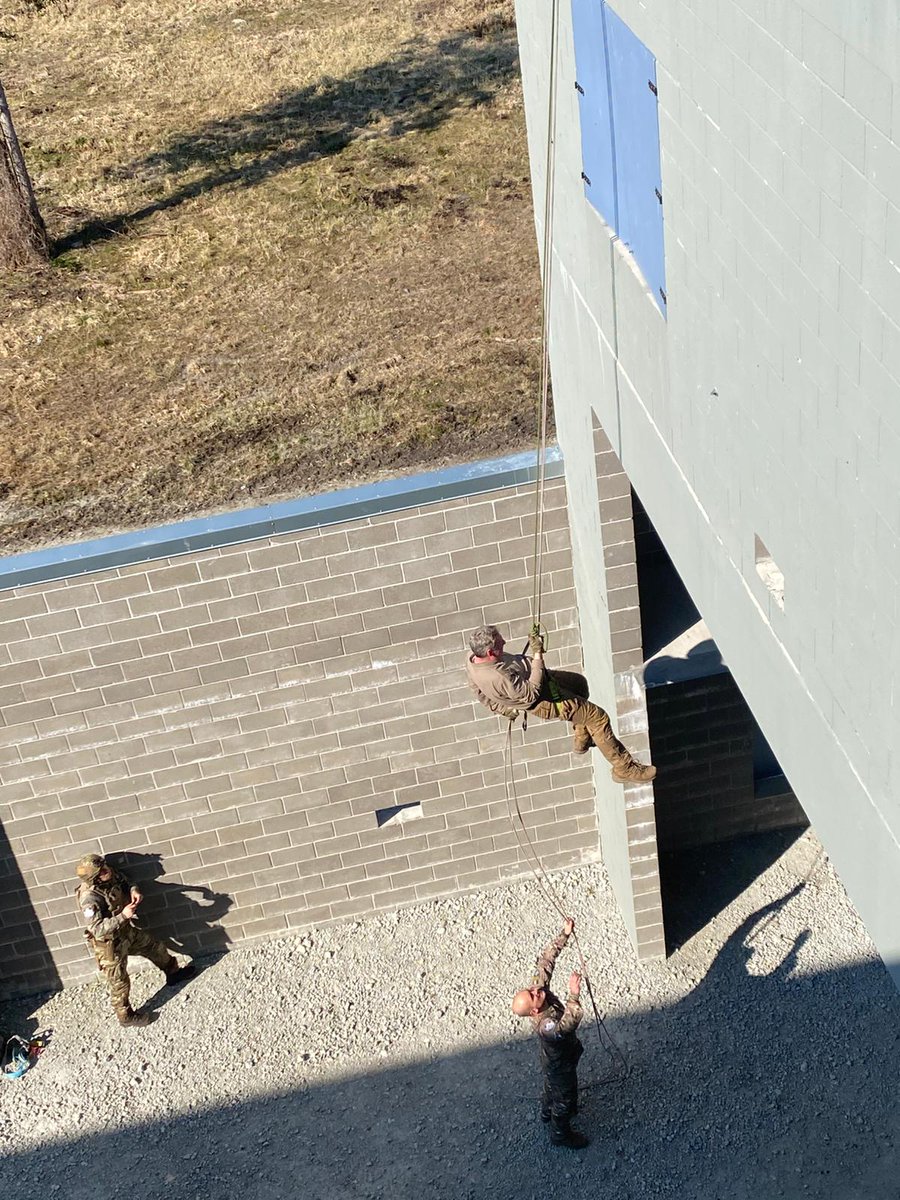 BenoitAguelon's tweet photo. Suivons l'exemple de l'Estonie et de ces pays qui envers et contre tout ne se résignent pas. Si nous ne le faisons pas pour nous, faisons-le pour nos enfants.

Benoit Aguelon 
13e Demi-brigade de Légion étrangère 
#neuilly https://t.co/pGz5k8Ir3P