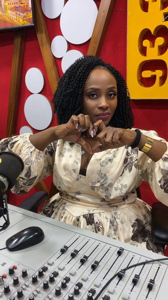 933 KFM tweet media