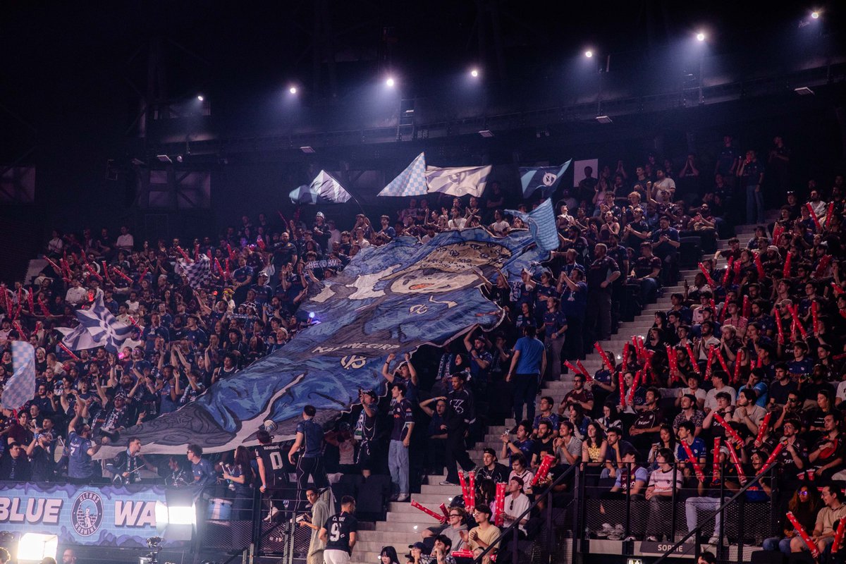 Le Blue Wall tweet media