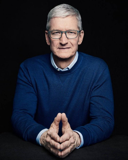 VikkiCarpenter's tweet photo. $NVDA CEO Jensen Huang and $AAPL CEO Tim Cook were seen at the White House Tuesday morning.  

They were attending a ceremony welcoming the United Kingdom’s King Charles III and Queen Camilla. https://t.co/IzHoOO5SKg