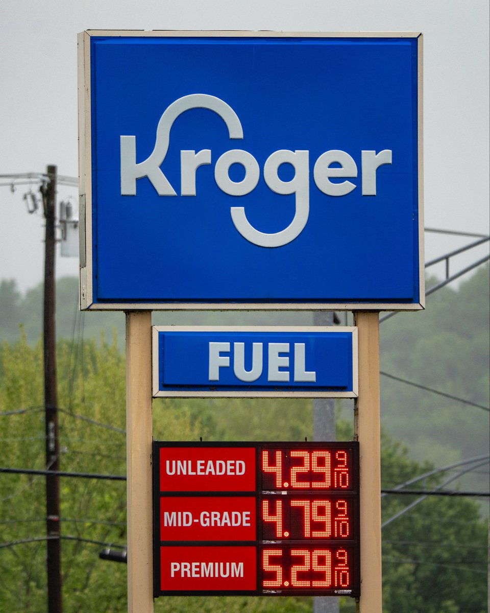 jason_whitman's tweet photo. BOHICA. Prices rose dramatically overnight in Cincinnati. Since Trump and Netanyahu started their war in Iran, prices in Cincinnati have risen $1.60/gallon. Gas was $2.69/gallon on the eve before the war began. https://t.co/OC5WHX6ytw