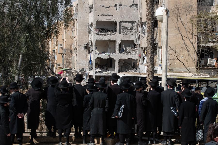 XHNews's tweet photo. "As long as you are in Israel, you are in a war zone."
Two months inside Israel's latest war: sirens at dawn, missiles over Tel Aviv, sleepless nights in shelters, and almost no one is optimistic it will ever end.
https://t.co/0LNkcxyhFJ #LetterFromMideast https://t.co/c4ajercOfb