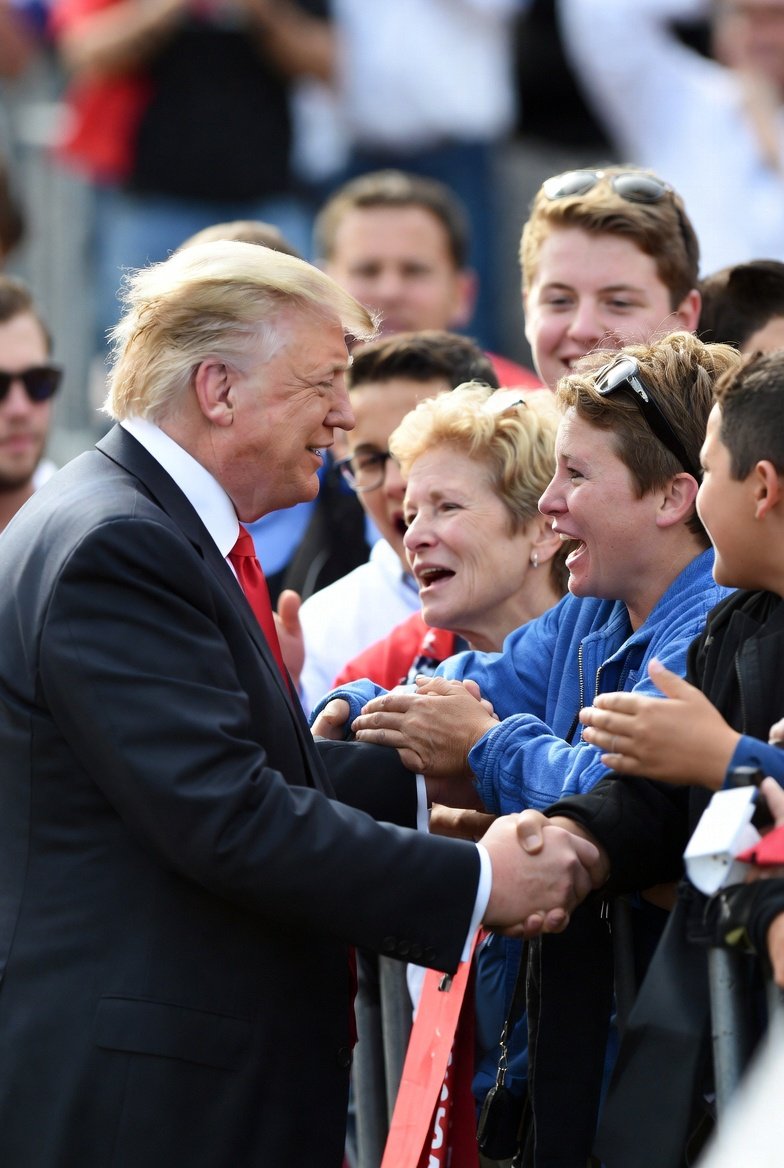 LibertyNut1's tweet photo. How would you feel hugging Donald Trump now ?

A. Good 
B. Bad https://t.co/ZuCne8xxZc