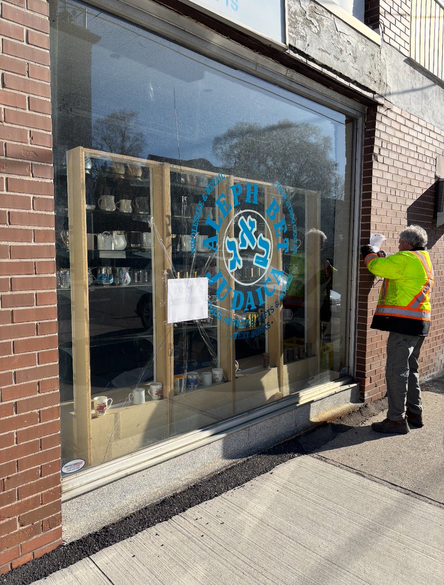 PasternakTO's tweet image. Visited Aleph Bet Judaica yesterday in support of Moshe Joseph and his wonderful store. Aleph Bet was the target of vandalism early Sunday morning.

We will continue to support Jewish businesses against the onslaught of hate.

#yorkcentre #antisemitism