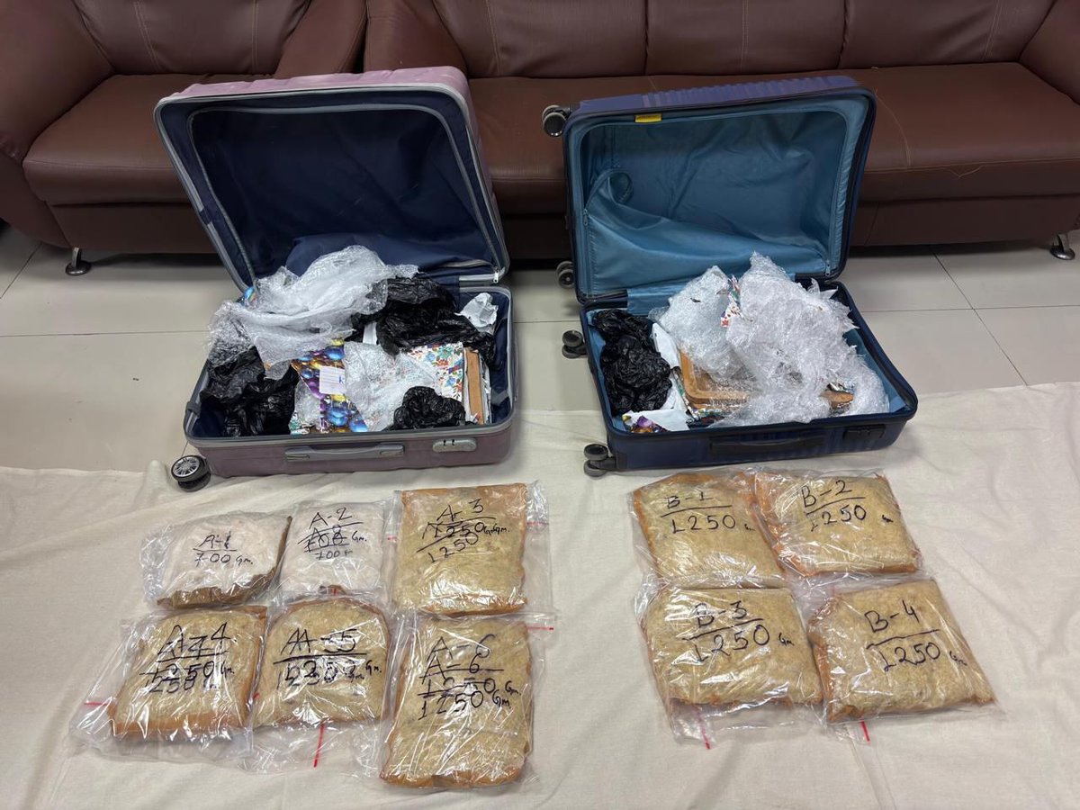 MunsifNews24x7's tweet image. Major drug bust at Secunderabad Railway Station

DRI seized 11.4 kg Crystal Meth worth ₹11.4 crore on April 27, 2026. Drugs hidden in trolley bags.

Two women passengers arrested under NDPS Act. Investigation ongoing.

#Hyderabad #DrugBust #DRI