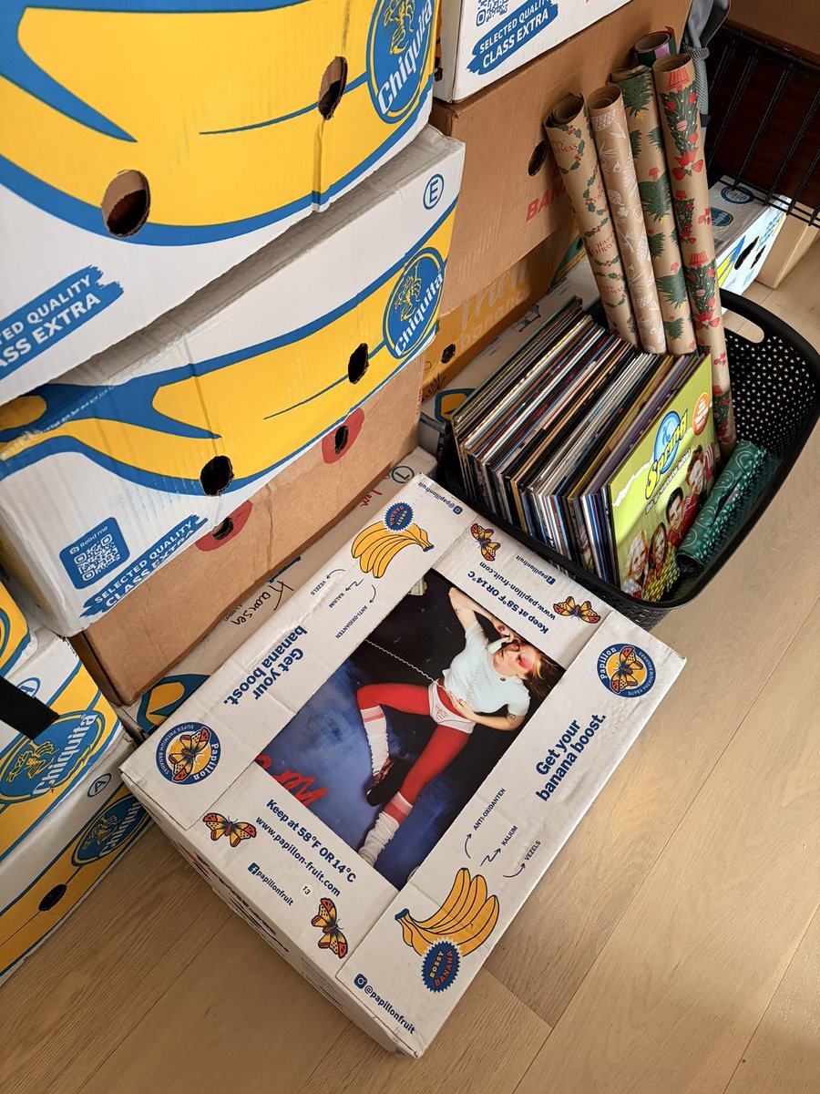 emmemmely's tweet photo. i’m moving and i’m taking with me; the essentials https://t.co/cYdZZpcAE3