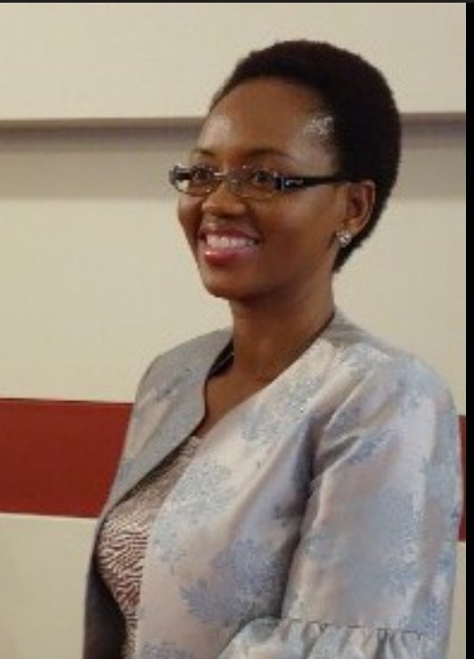 GLAM DLOZI'S CLUTTERED KITCHEN tweet media