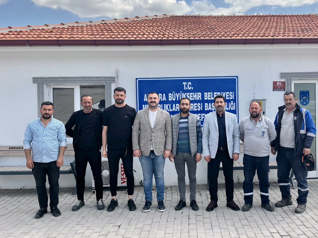 anilemreerdem's tweet photo. Ankara Büyükşehir Belediyesine bağlı Bala Fen İşleri İlçe Şefliği, Kırsal Hizmetler İlçe Şefliği, Mezarlıklar İlçe Şefliği ve Gençlik Merkezinde bulunan çalışma arkadaşlarımıza ziyarette bulunarak, İlçemiz genelinde yapılan ve yapılacak olan çalışmalar hakkında bilgi aldık. https://t.co/ujRYTweXNH